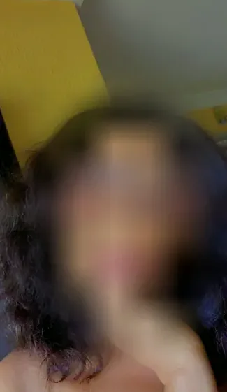 Abril, 33 años
